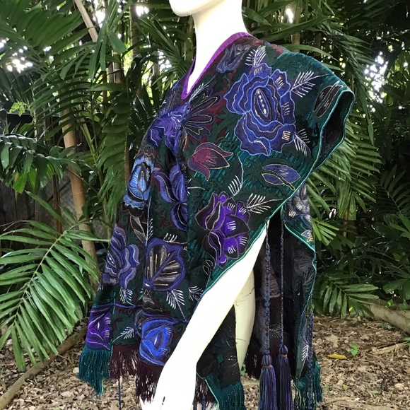 Chinese heavy cotton embroidered poncho - Picture 2 of 11